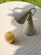 Pose Portable Lamp |